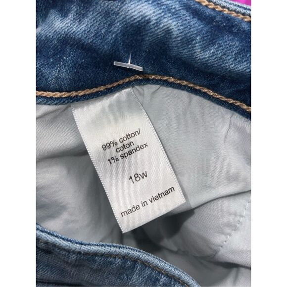 Plus Size Maurices Mid Rise Faded Denim Shorts Size 18W #36 - Picture 2 of 4